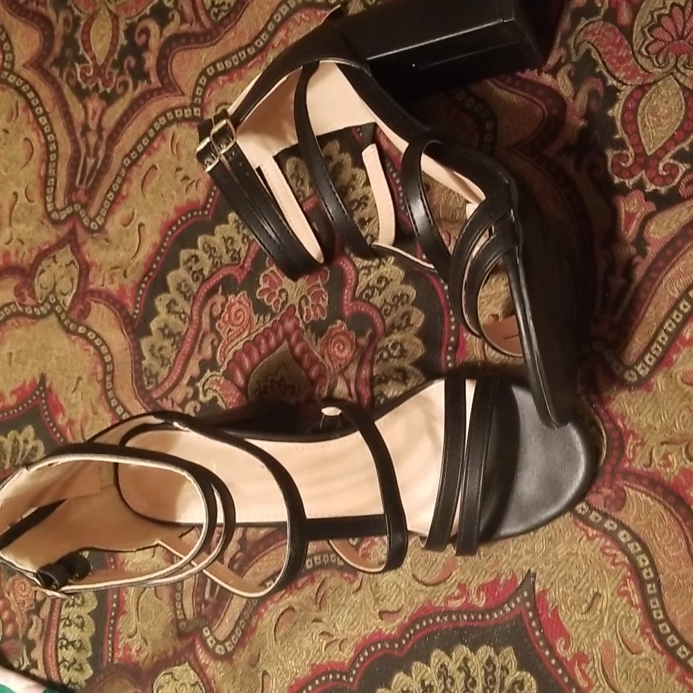 Size 7 Womens NY&C Gladiator shoes.